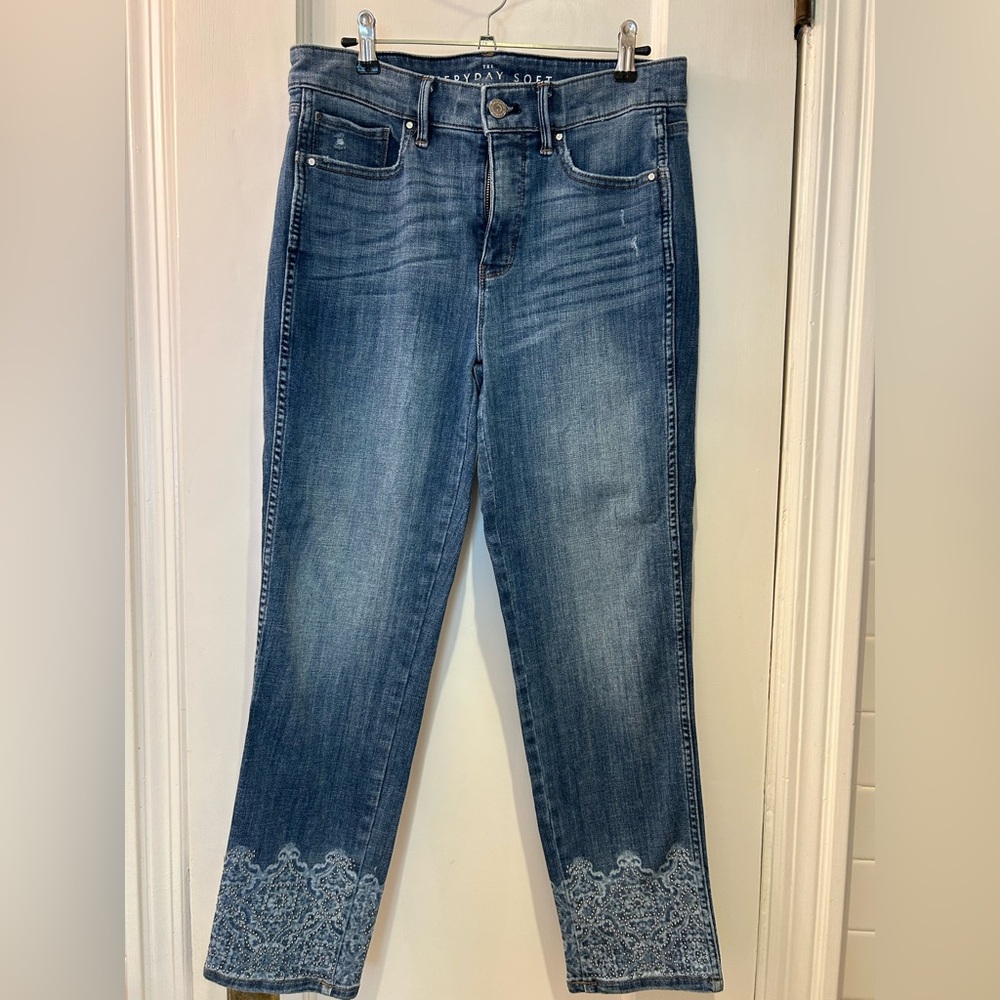 White House Black MarketWomen's Blue Jeans with Lace beaded Hem size 6